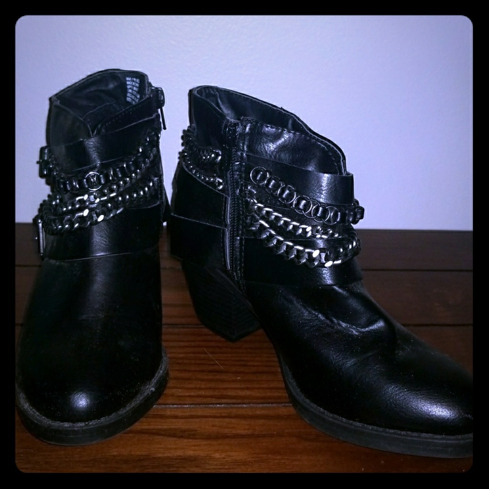 SO chain booties